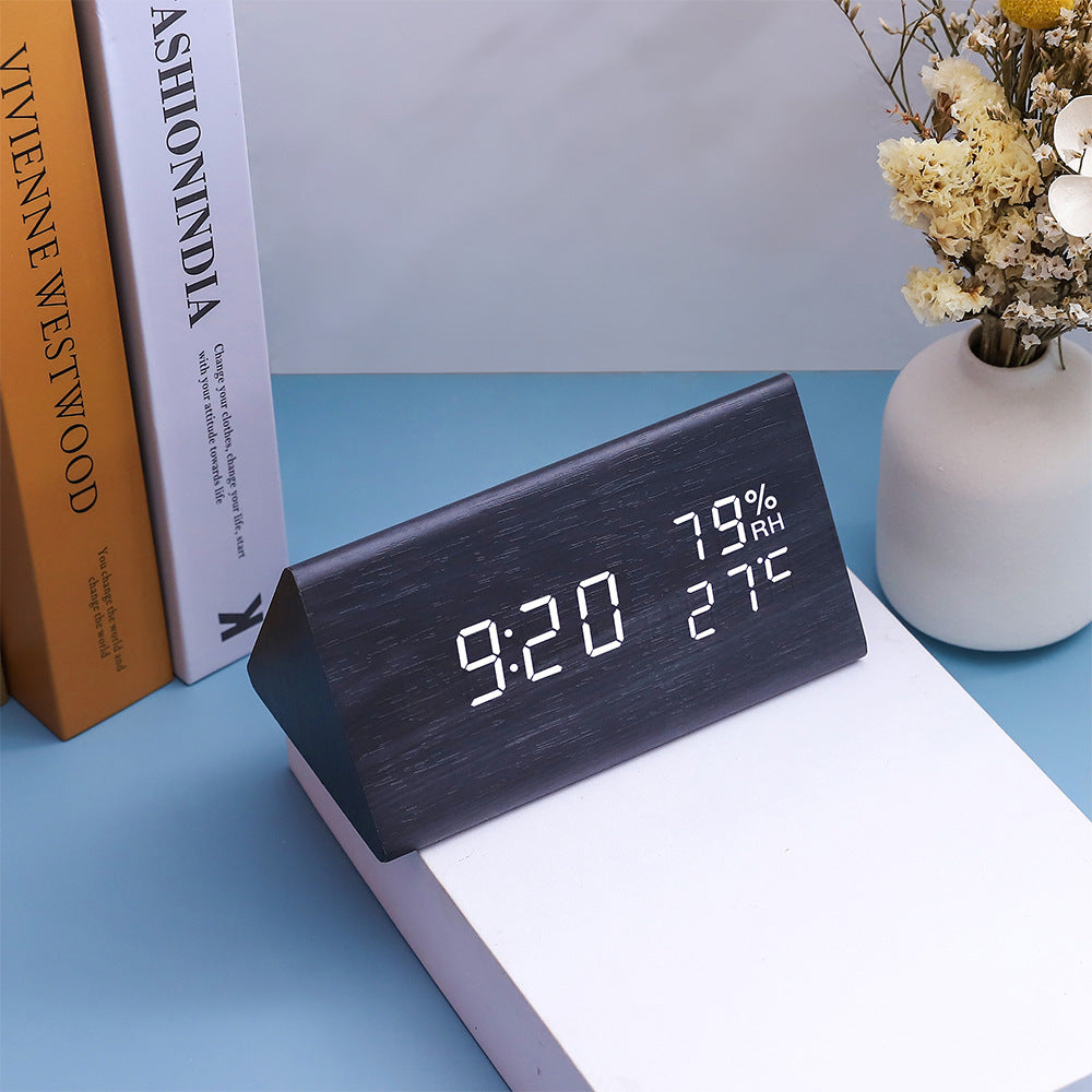 Horloge de bureau noire effet bois avec affichage numérique blanc de l’heure, de la température et de l’humidité