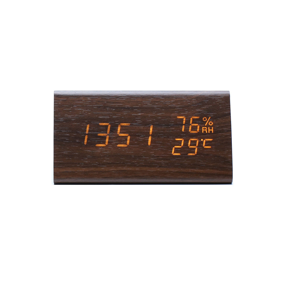 Horloge numérique de bureau marron foncé effet bois, avec chiffres lumineux orange, vue de face